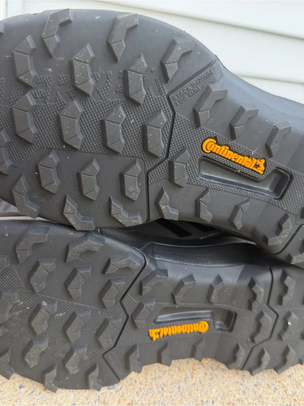 Adidas Terrex COLD.RDY PrimaLoft Mid Hiking Boots Men display picture 1